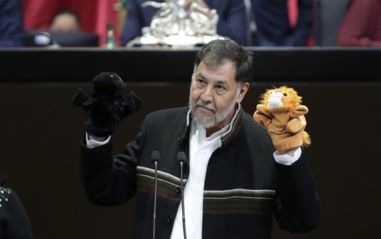 El adversario que mejor conoce al senador morenista, lleva décadas siguiéndolo a todas partes. Y no, no es Lilly Téllez.