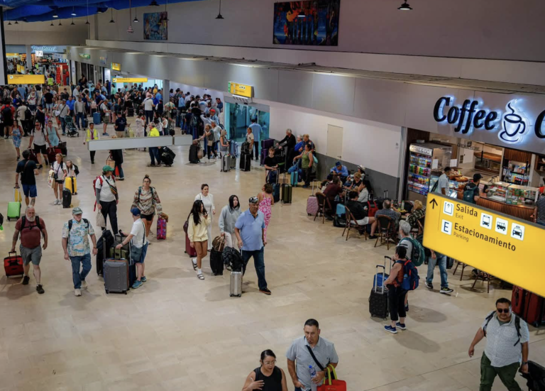 Llegada de turismo a México.---- La Cabeza De Ratón