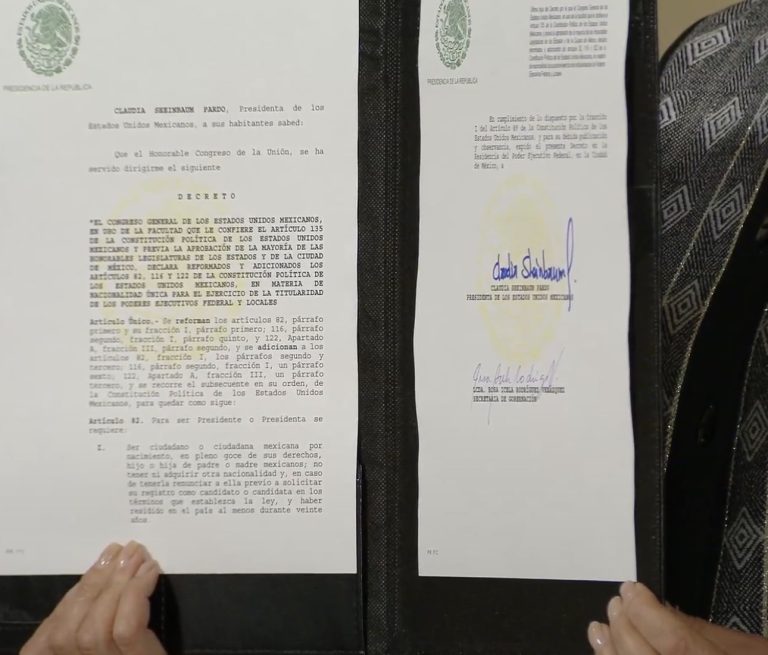 Sheinbaum promulgó la ley que prohíbe la doble nacionalidad.